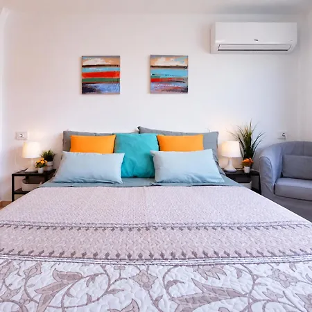 Cozy Penthouse With Ac Pools And Steps To Apartment
